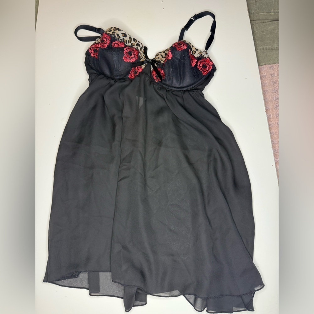 Cacique Black Chemise with Leopard and Red Floral Accents Size 14 16 GUC